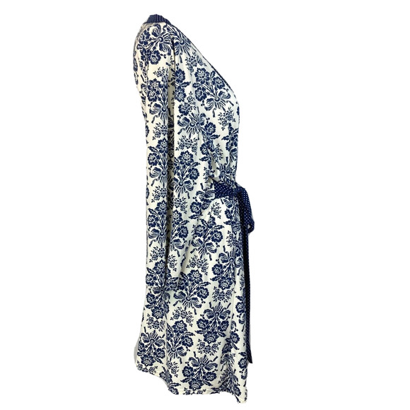 Laura‎ Ashley Robe Womens Sz M Navy Blue Floral Lightweight Belted Kimono - Picture 2 of 11